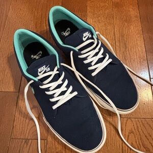 Nike SB Men's Navy and Teal Sneakers size men’s 10.5